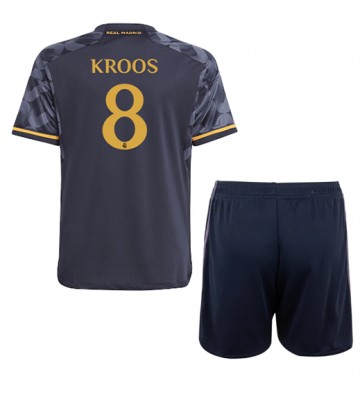 Real Madrid Toni Kroos #8 Bortaställ Barn 2023-24 Kortärmad (+ Korta byxor)